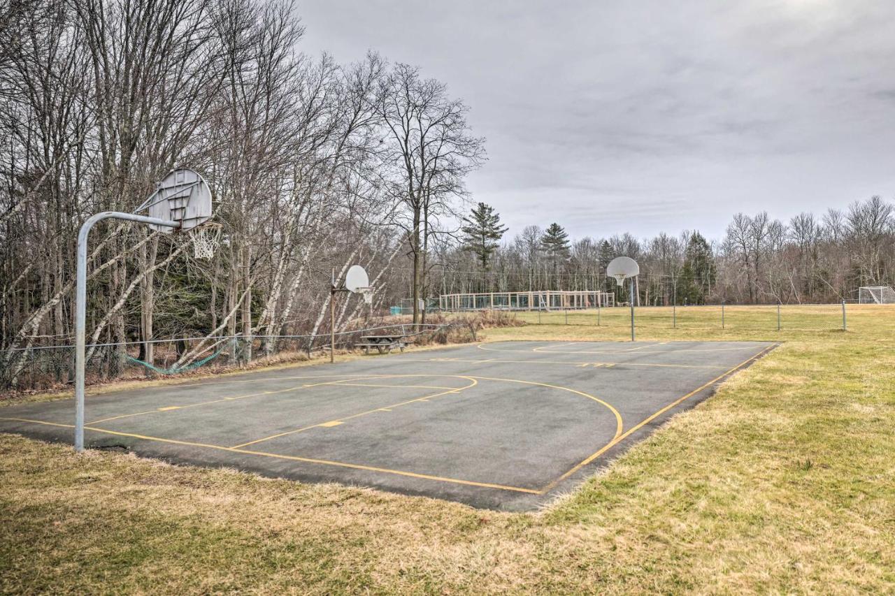 Pocono Lake Poconos Vacation Home Walk To Locust Lake! מראה חיצוני תמונה